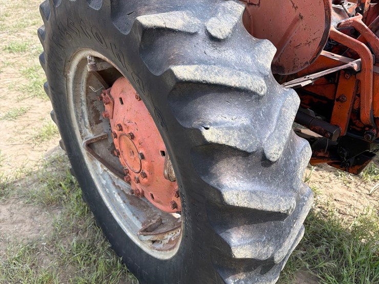 allis-chalmers-wd-tractor-image-16