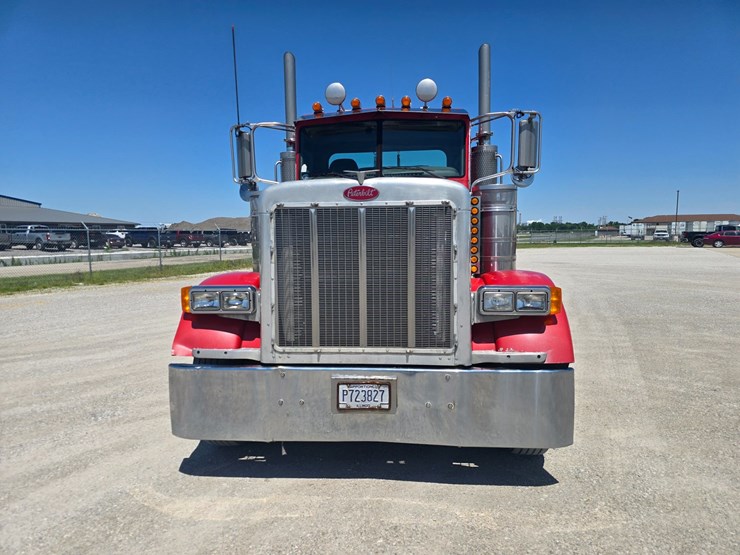 2007-peterbilt-379-image-35