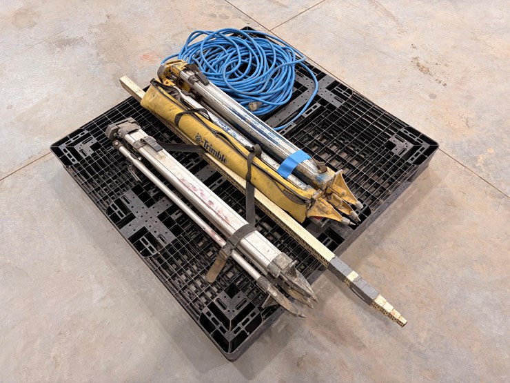 assortment-of-laser-level-stands-image-1