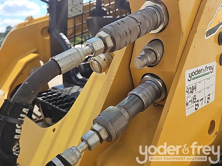 2023-caterpillar-259d3-image-23