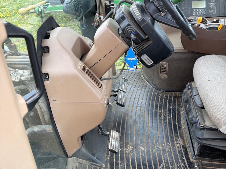 john-deere-8320-image-42