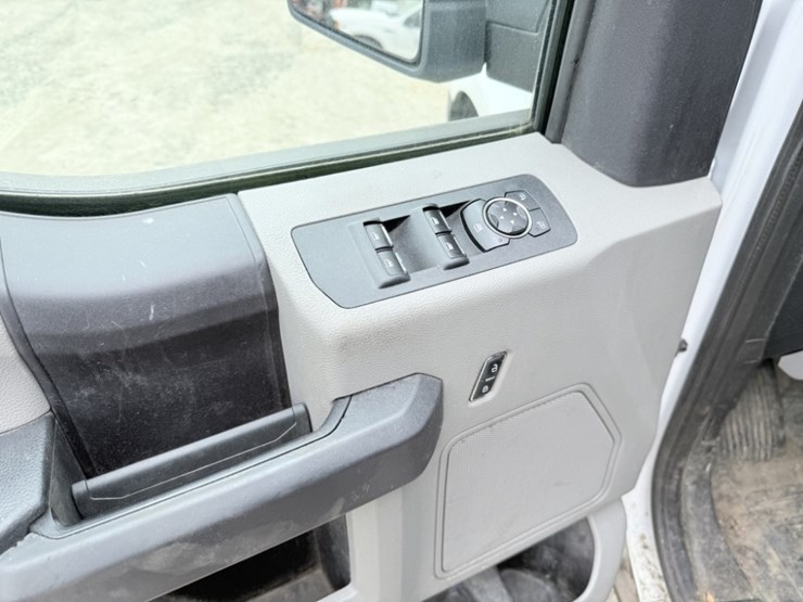 2018-ford-f150-xl-image-27