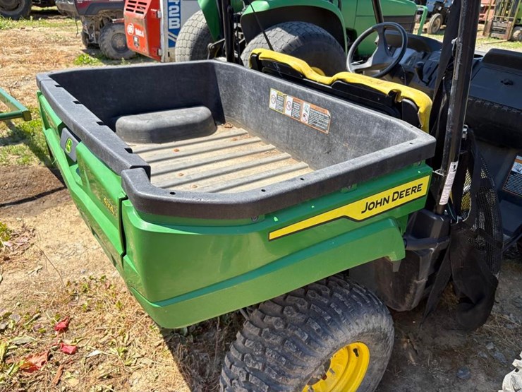 2022-john-deere-gator-image-8