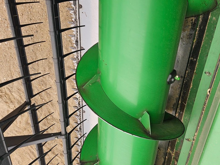 2005-john-deere-630f-image-14