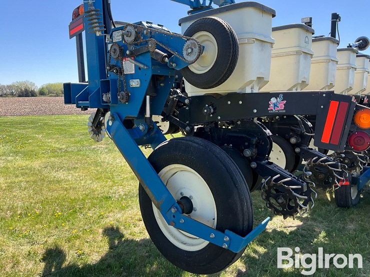 2011-kinze-3600-image-17