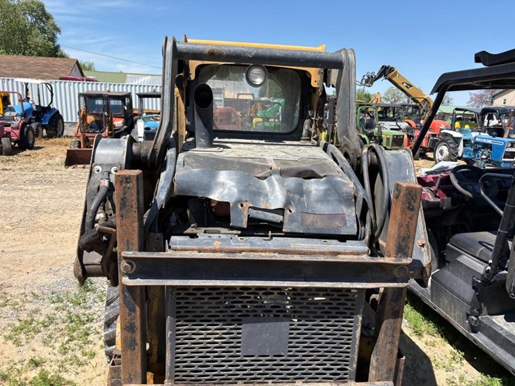 2018-deere-320g-image-10