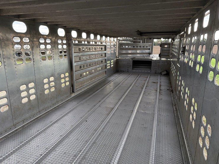 2008-wilson-livestock-trailer-image-74