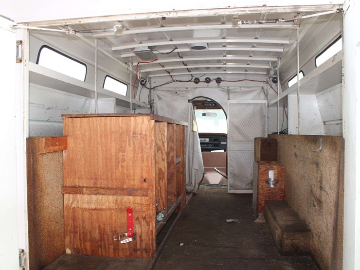 1982-ford-ecoline-work-truck-e-350-1fdje37g6cha21219-mileage:-39415-image-8