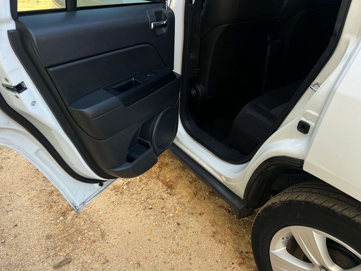 2012-jeep-compass-image-21