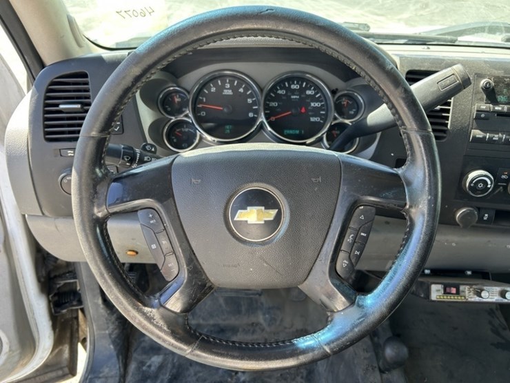 2012-chevrolet-silverado-2500-image-22