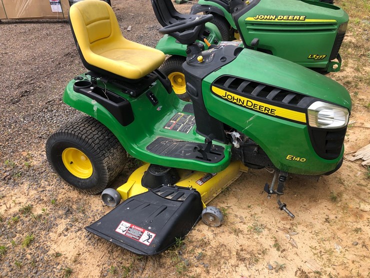 john-deere-e140-image-2