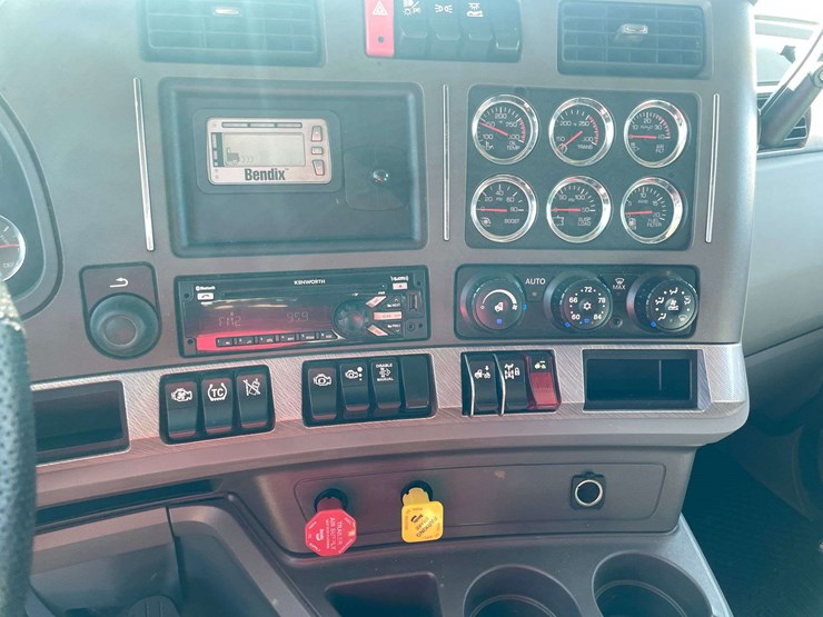 2018-kenworth-t680-image-13