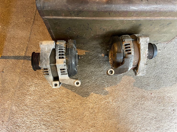 #7035-•-tool-boxes-and-straps-image-2