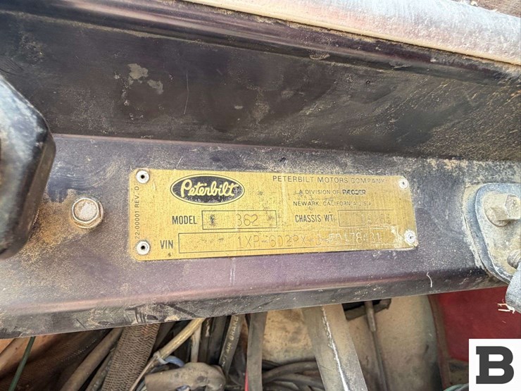 1984-peterbilt-362-image-32