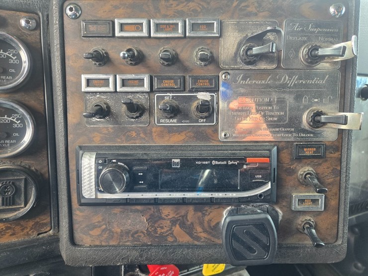 1999-kenworth-w900-image-65