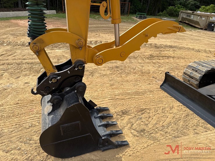 2021-caterpillar-305.5-image-13