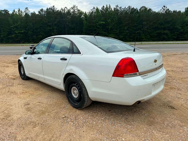 2015-chevrolet-caprice-police-package-4-door-sedan-6.0l-v8-(130,580-miles)-image-4