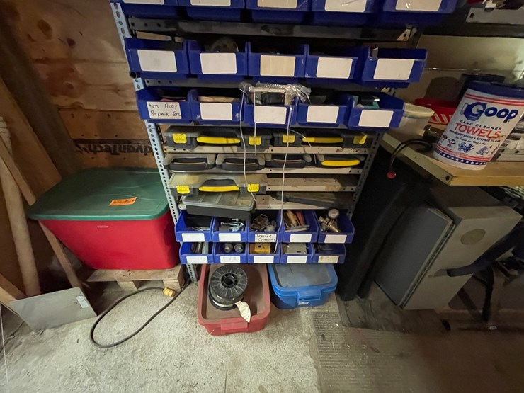 #7041-•-shelf-and-contents-image-5