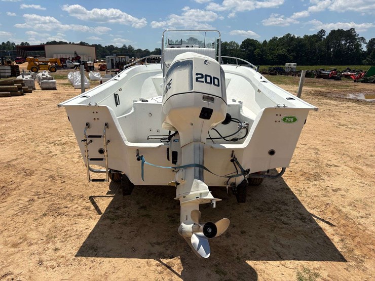 18'-cape-horn-center-console-fiberglass-bay-boat-image-7