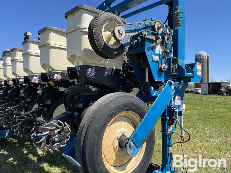 2011-kinze-3600-image-12