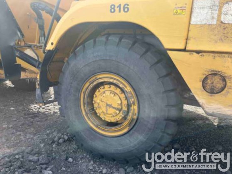 2021-caterpillar-730-image-9