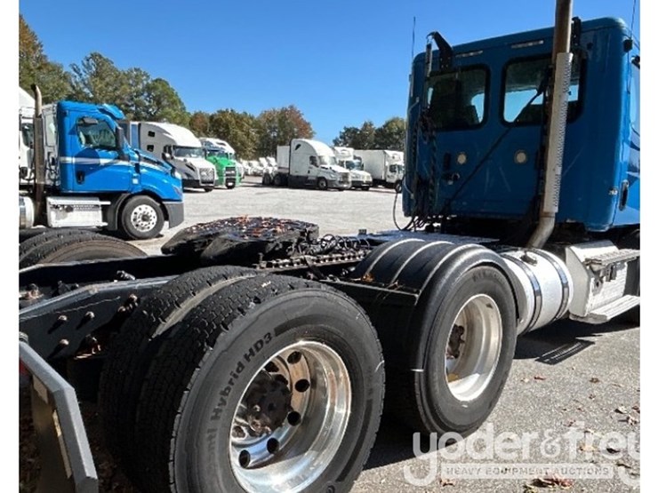 2019-freightliner-cascadia-116-image-3