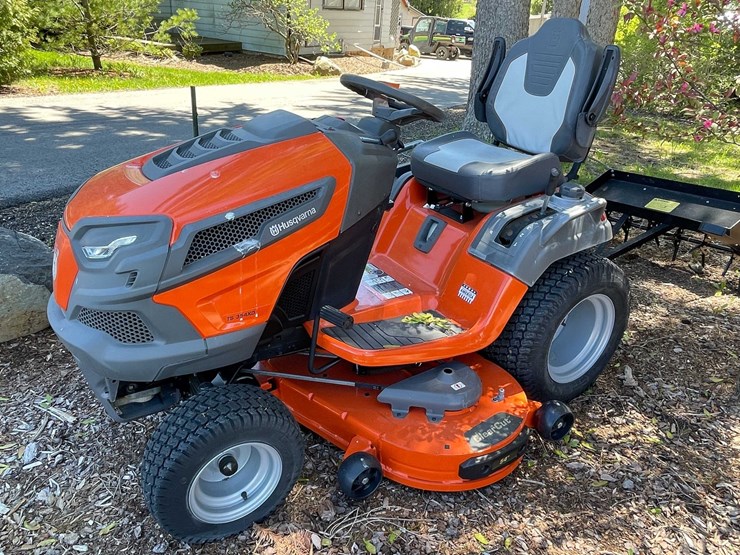 #6929-•-new-husqvarna-riding-lawn-mower-image-1