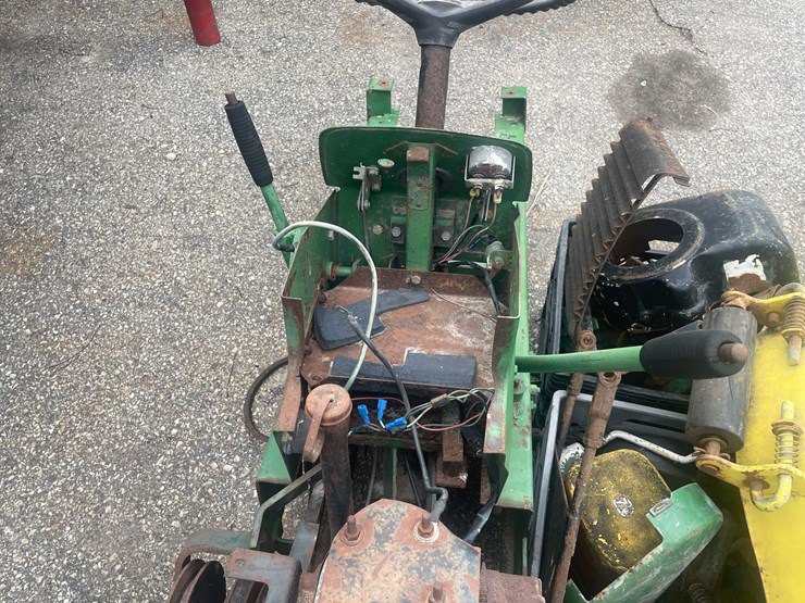 john-deere-110-image-8