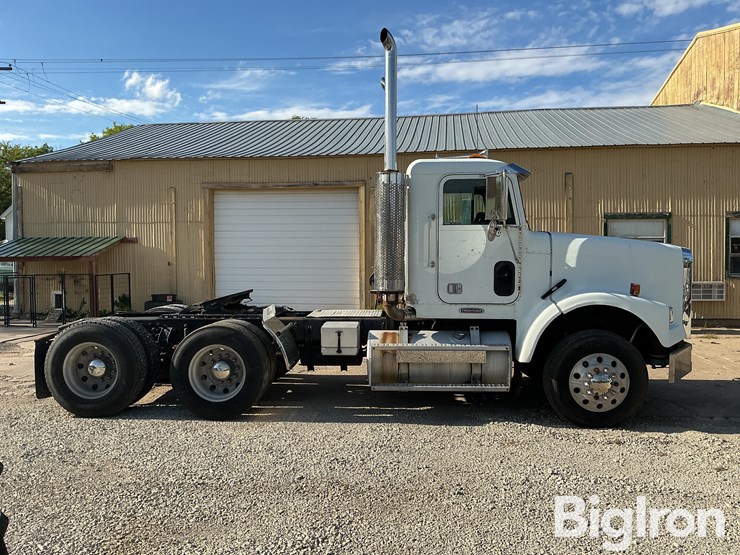 2000-freightliner-fld120-image-4