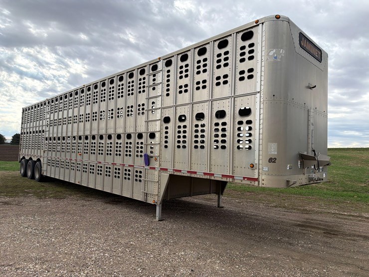 2008-wilson-livestock-trailer-image-1