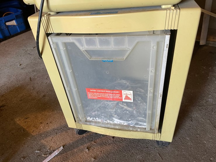 #7016-•-royal-paper-shredder-image-7