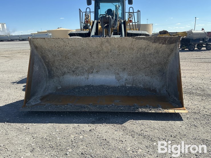 2018-deere-744k-image-9