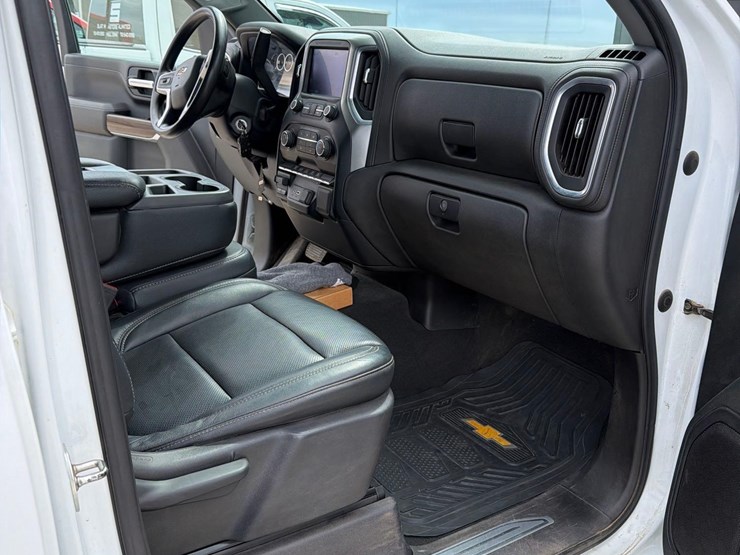2021-chevrolet-2500hd-image-43