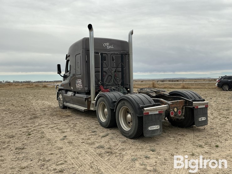 2016-freightliner-cascadia-125-image-7