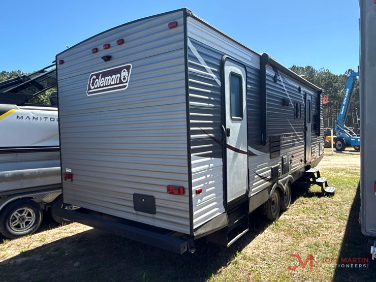 2018-coleman-lantern-edition-263bh-bumper-pull-camper-image-2
