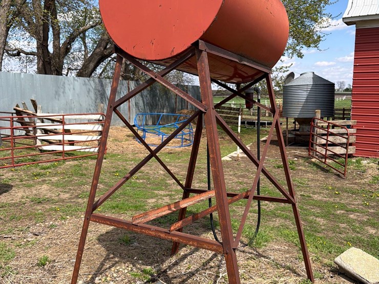 300-gallon-fuel-barrel-w/-stand-image-3