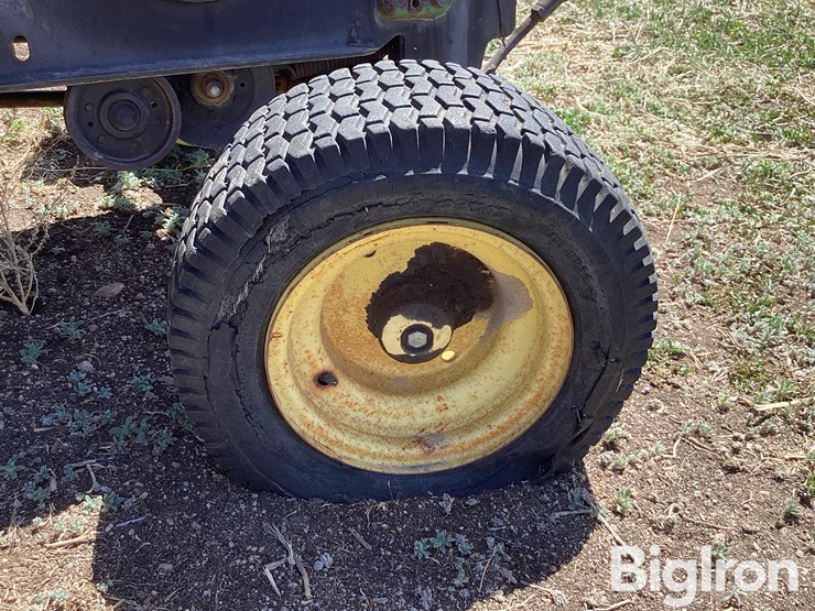 john-deere-212-image-13