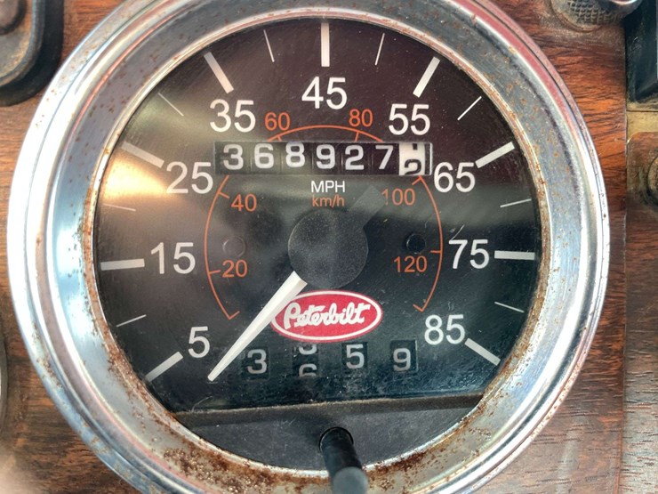1998-peterbilt-379-image-30
