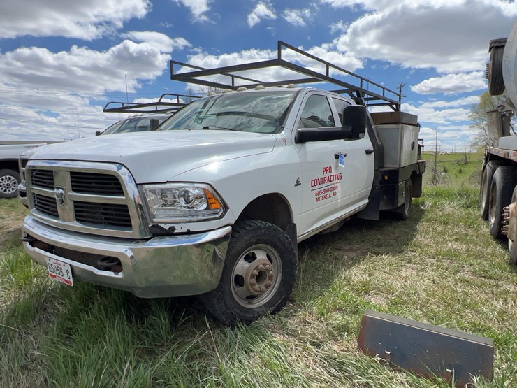2011-dodge-3500-image-1