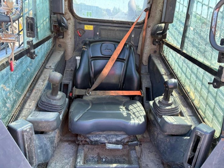 2018-deere-320g-image-12