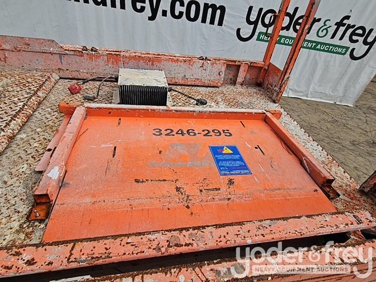 2016-jlg-3246es-image-13