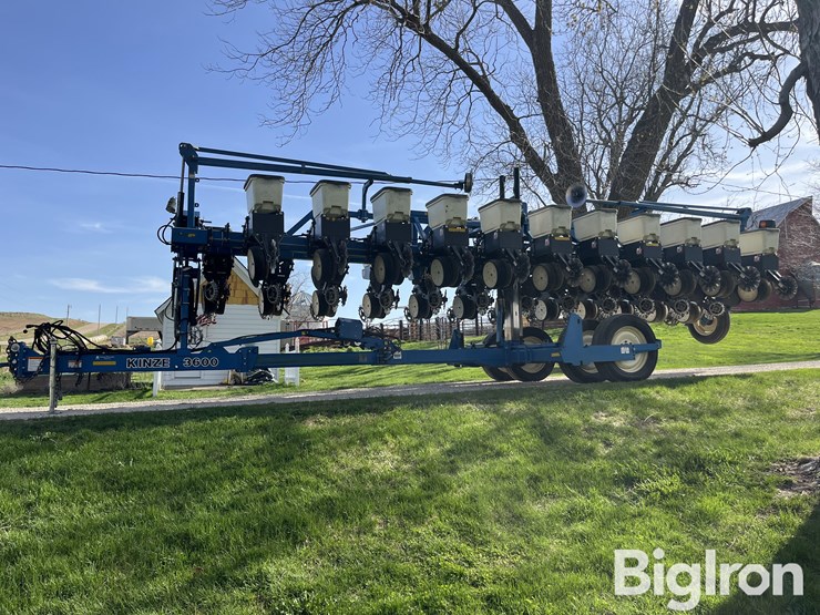 2006-kinze-3600-image-8