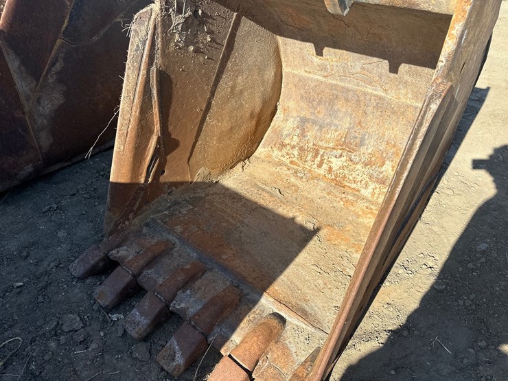 #4860-•-approx-54"-excavator-bucket-image-5