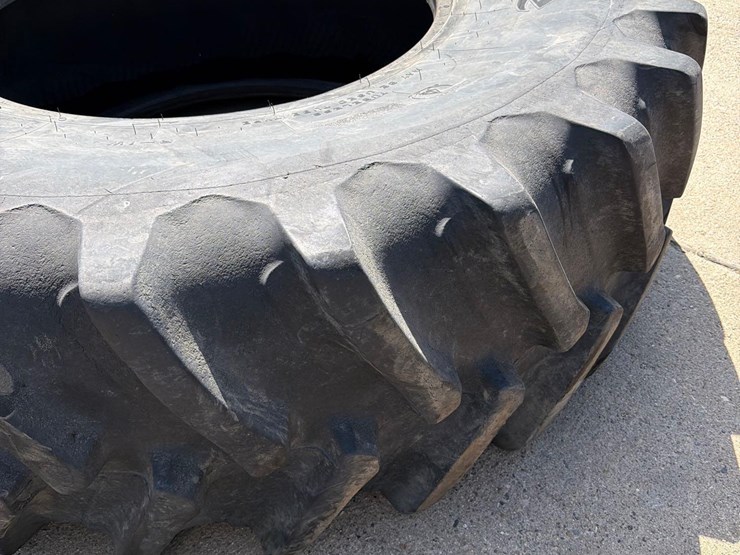 1-firestone-650/85r38-tire-image-4