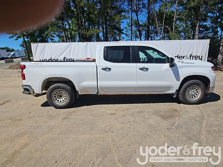 2022-chevrolet-1500-image-2