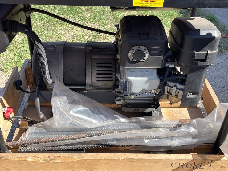 #7001-•-chicago-electric-generator-image-5