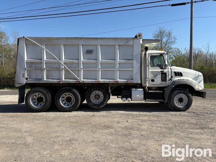 2011-mack-gu800-tri/a-dump-truck-image-4
