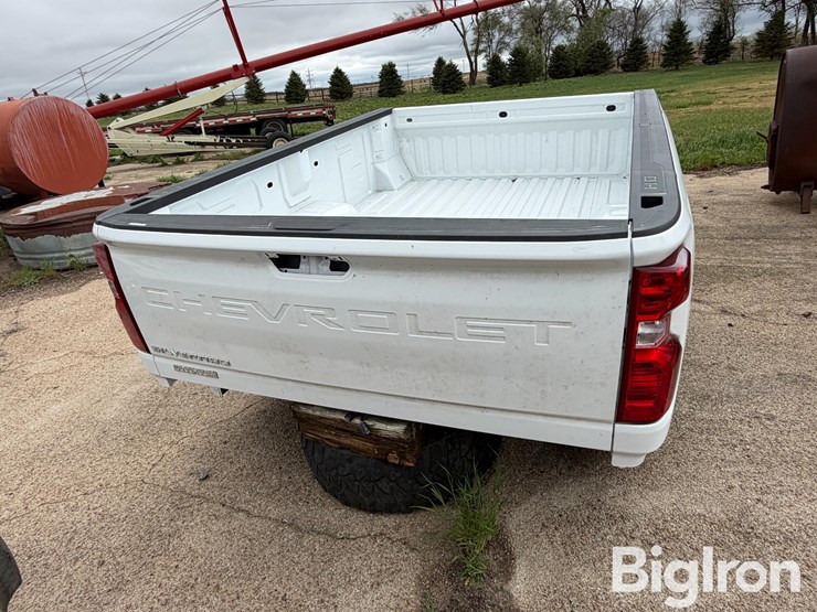 2022-chevrolet-6.5'-pickup-box-&-bumpers-image-8