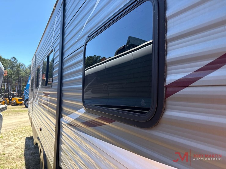 2018-coleman-lantern-edition-263bh-bumper-pull-camper-image-12