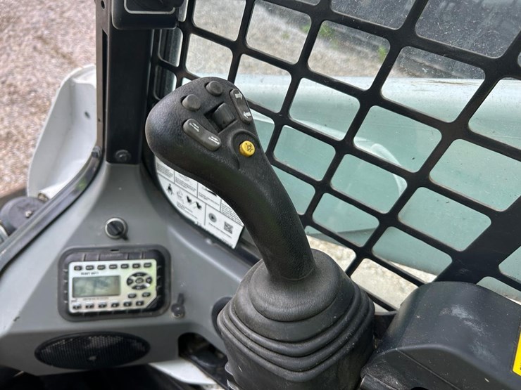 2022-bobcat-t770-image-28